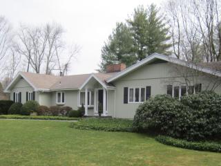 25 Turner Dr, Greenwich, CT 06831 exterior