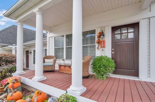 402 Strawberry Ln, Wapping, CT 06074 exterior