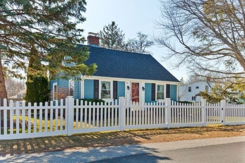 15 Rucille Ave, Weymouth, MA 02188 exterior