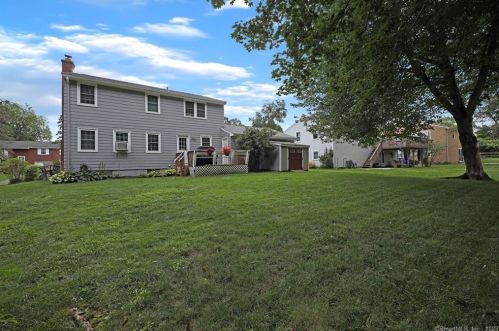 4 Blue Spruce St, Middletown, CT 06457 exterior