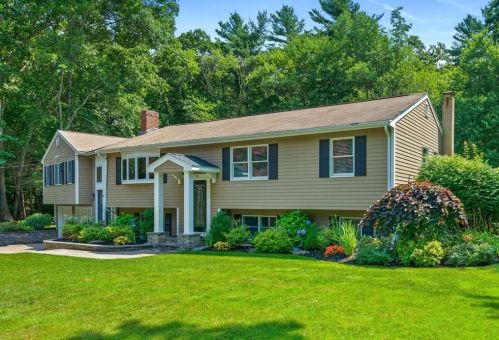 42 Carriage Rd, Hanson, MA 02341 exterior