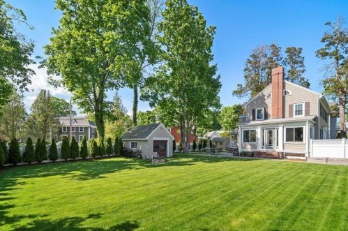 12 Mishawum Rd, Woburn, MA 01801 exterior