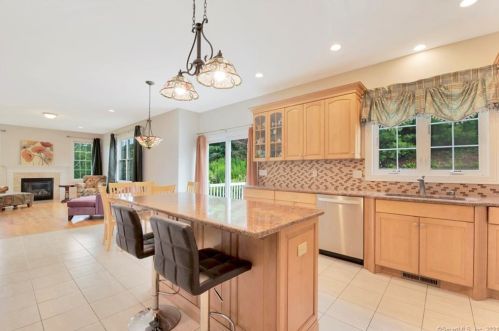 86 Great Oak Dr, Kensington, CT 06037 exterior