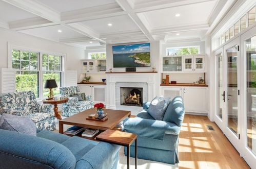 21 Prairie Ave, Newport, RI 02840 exterior
