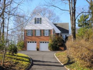30 Indian Field Rd, Greenwich, CT 06830 exterior