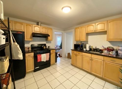 3 Sudan St, Roxbury Xing, MA 02125 exterior