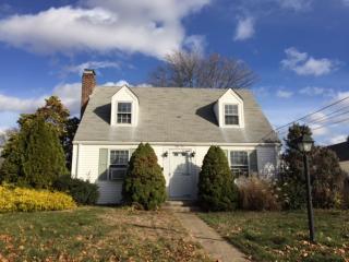 54 Briarcliffe Rd, Cranston, RI 02910 exterior