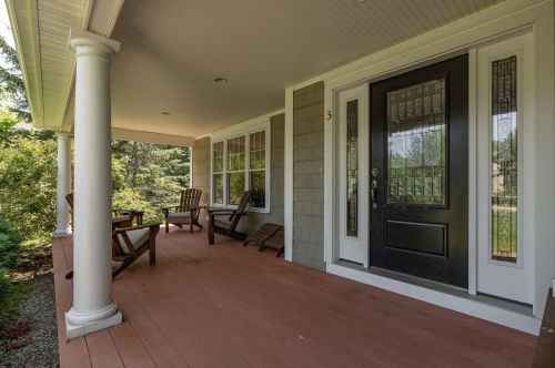 3 Hemlock Way, Stratham, NH 03885 exterior