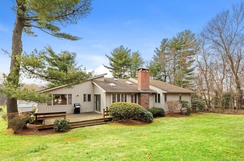 35 Mohegan Trl, Wapping, CT 06074 exterior