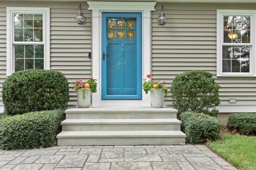 2 Fawn Trl, Lyme, CT 06371 exterior