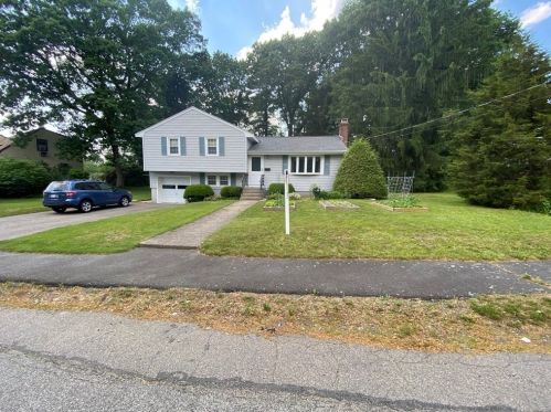 15 Manchester Rd, Norwood, MA 02062 exterior