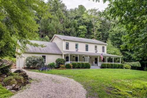 18 Tunnel Rd, Roxbury, CT 06783 exterior