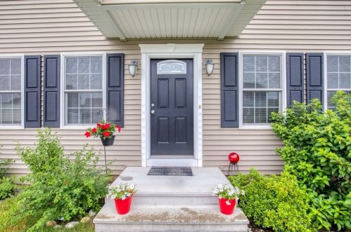 10 Pearson Dr, Springfield, MA 01119 exterior