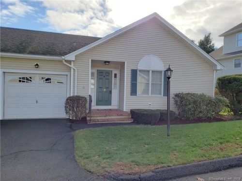18 Cherry Blossom Ln, Bridgeport, CT 06611 exterior