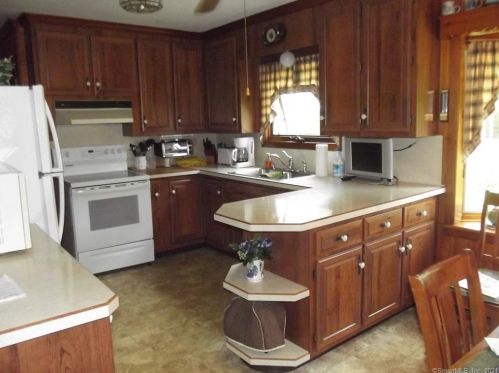 682 Colonel Ledyard Hwy, Gales Ferry, CT 06339 exterior