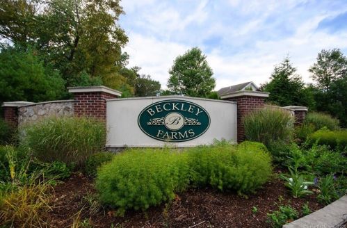 171 Scenic Dr, Kensington, CT 06037 exterior