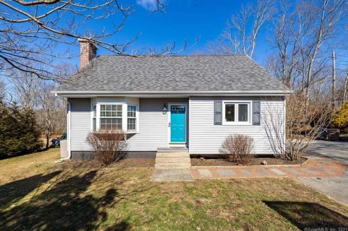 34 Upper Pattagansett Rd, East-Lyme, CT 06333 exterior