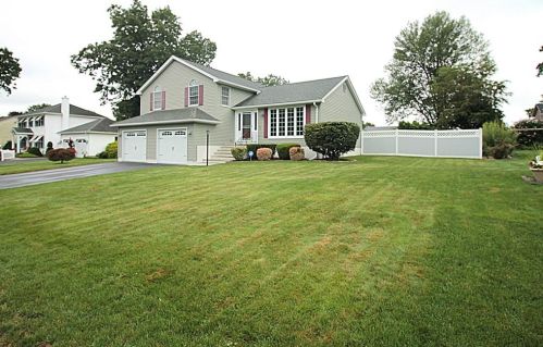 80 Angela Dr, Chicopee, MA 01020 exterior