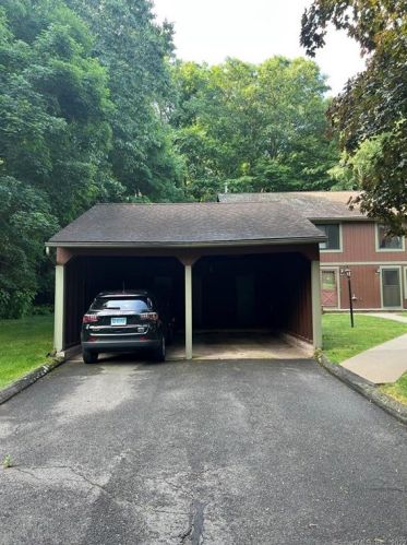 35 Cliffside Dr, Manchester, CT 06042 exterior