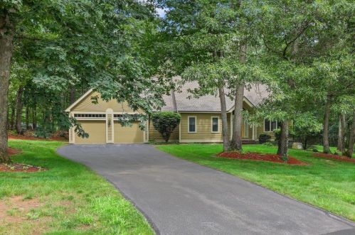 4 Jenny Hill Ln, Nashua, NH 03062 exterior