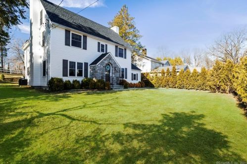 24 Indian Field Rd, Greenwich, CT 06830 exterior