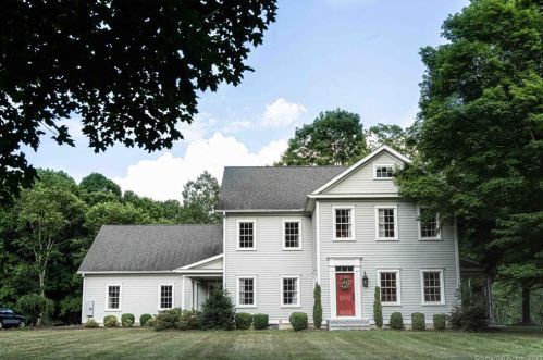 556 Flanders Rd, Woodbury, CT 06798 exterior