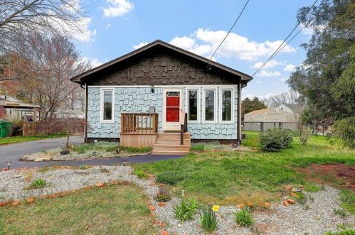 222 Sand Pond Rd, Warwick, RI 02888 exterior