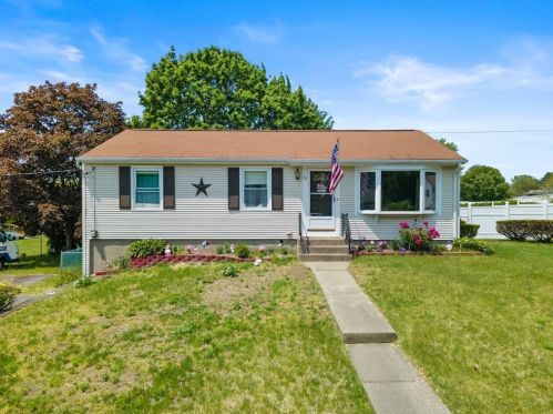 50 Country Rd, Woonsocket, RI 02895 exterior
