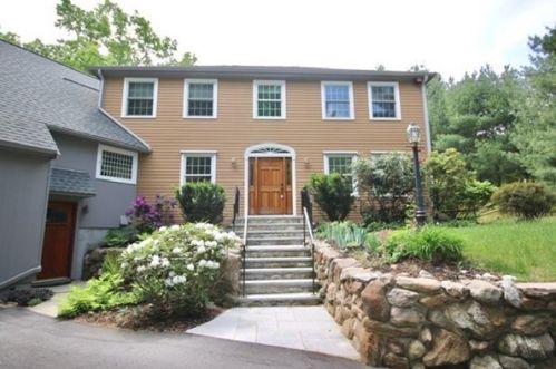 128 Reservoir St, Shrewsbury, MA 01545 exterior