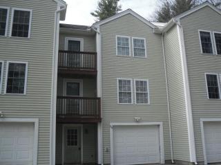 35 Meadow Estates Dr, Townsend, MA 01474 exterior