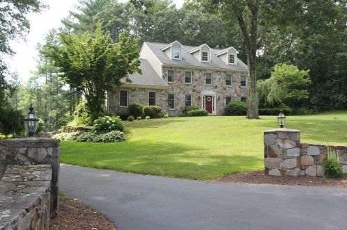 10 Forest Park Dr, Mendon, MA 01756 exterior