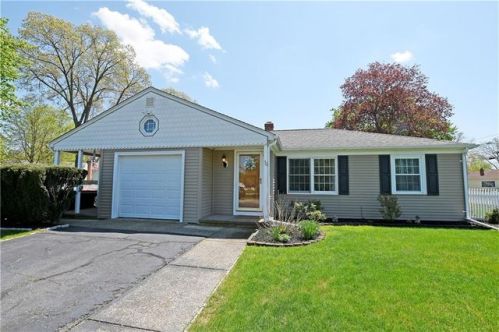 30 Vista Ct, Seekonk, MA 02771 exterior