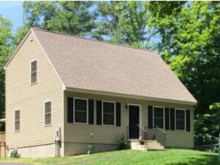 18 Dee Dee Dr, Sandown, NH 03873 exterior