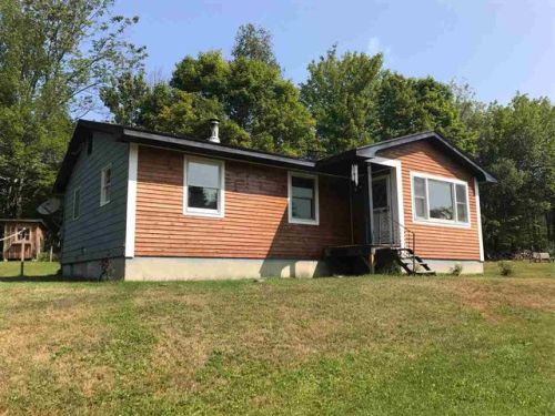 62 Hurricane Dr, Dorchester, NH 03266 exterior