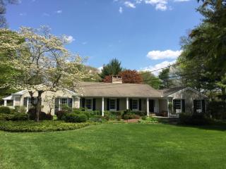 9 Old Forge Rd, Greenwich, CT 06830 exterior