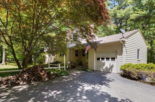430 Shippee Rd, East-Greenwich, RI 02818 exterior