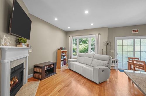 1 Santini St, North Providence, RI 02904 exterior