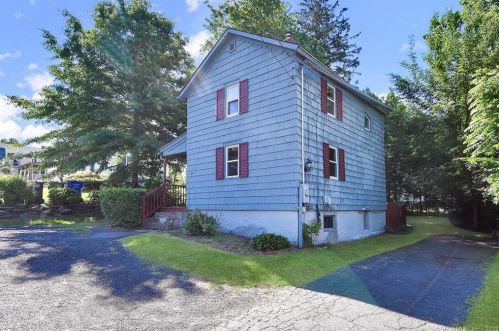 815 Randolph Rd, Middletown, CT 06457 exterior