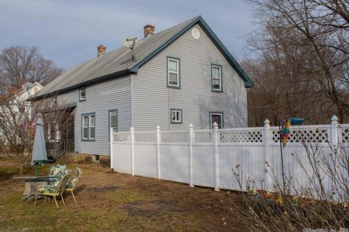 85 Main St, Moosup, CT 06354 exterior