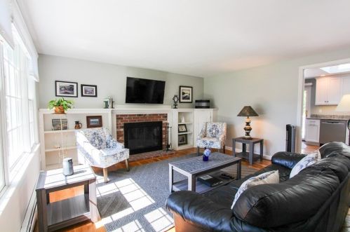 8 Diane Ave, Yarmouth, MA 02664 exterior