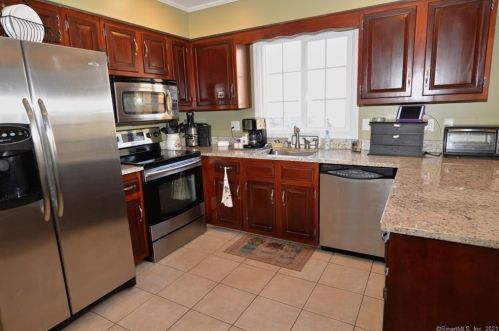 35 Beech Tree Rd, Brookfield Center, CT 06804 exterior