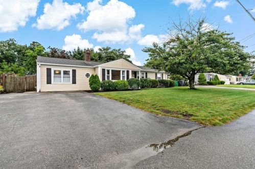 60 Inez Ave, Warwick, RI 02886 exterior
