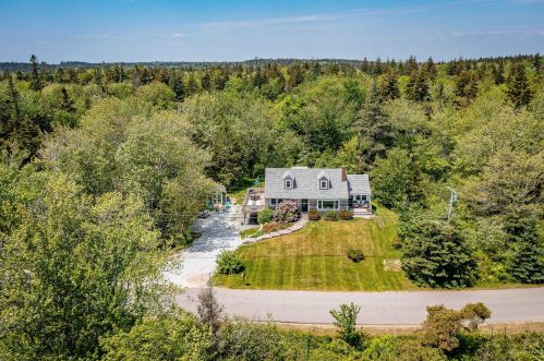 31 Drift Inn Rd, Saint George, ME 04860 exterior