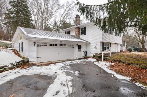 16 Chapman Ln, Gales-Ferry, CT 06335 exterior