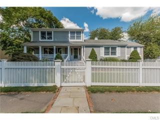 18 Judson Rd, Fairfield, CT 06824 exterior