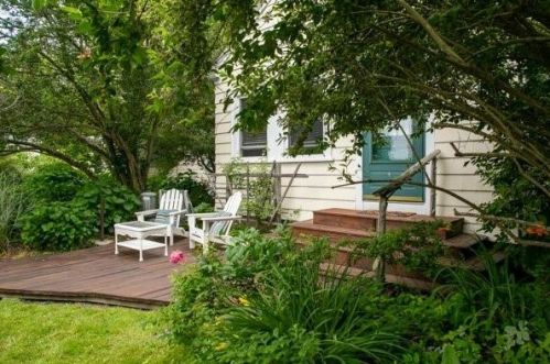 29 Warren Ave, Middletown, RI 02842 exterior