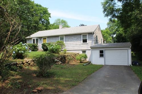 28 Zinns Dr, Wakefield, RI 02879 exterior