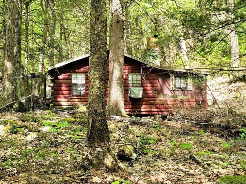 83 Barkhamsted Rd, Granby, CT 06090 exterior