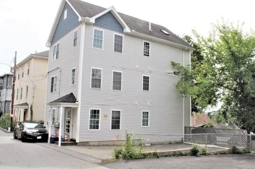 8 Harlem St, Worcester, MA 01610 exterior