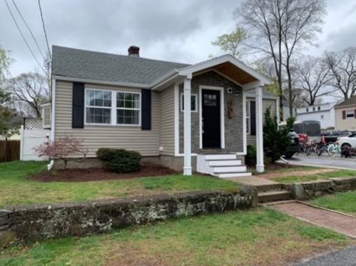 81 Waumsett Ave, Cumberland, RI 02864 exterior